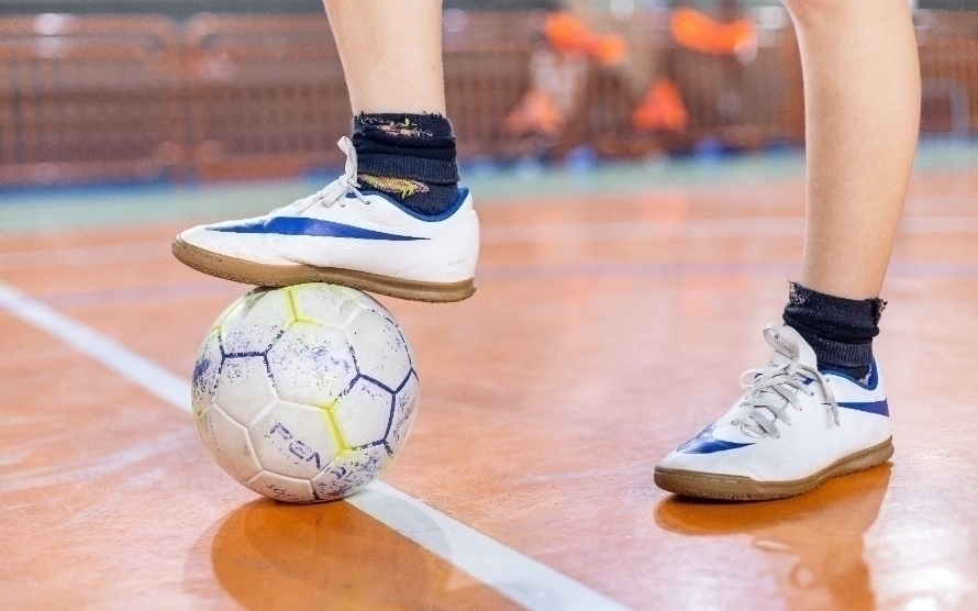 Jogo de tabuleiro da Copa Feminina: alunos e professores aprendem