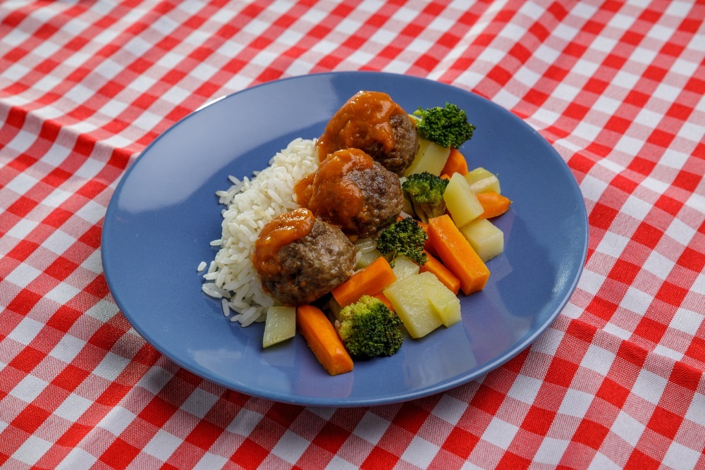 Prato Almôndega de Carne com Arroz e Mini Legumes